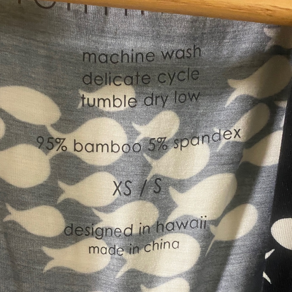 NWOT Fighting Eel Bathrobe xs/small. Fish print - Picture 5 of 6